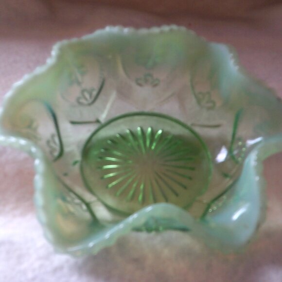 Green Glass Dish Bowl Candy Hobnob Wavy Edges Vaseline Fenton - Picture 5 of 6